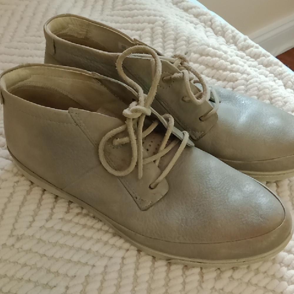 Gray Ecco Lace-Up Ankle Boots